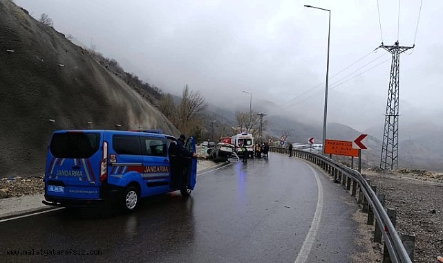 Malatya'da kontrolden çıkan araç devrildi: 5 yaralı