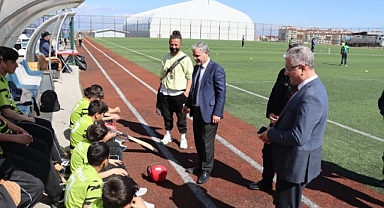 Malatya'da okul sporları yıldızlar kriket grup müsabakaları başladı