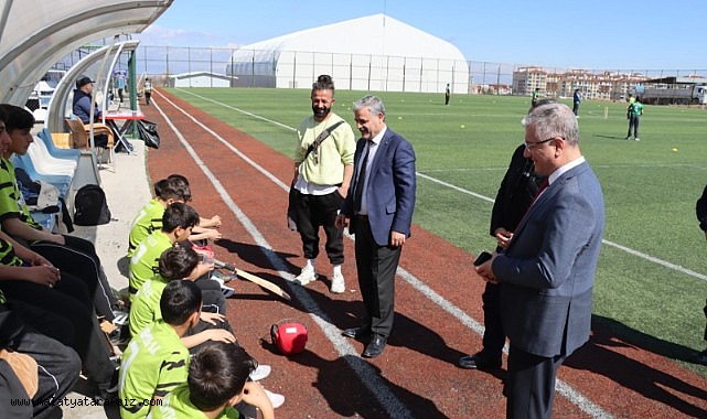 Malatya'da okul sporları yıldızlar kriket grup müsabakaları başladı