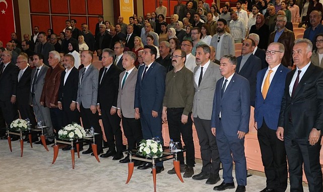 Malatya'da "40 Yıllık Çınarlar" paneli düzenlendi