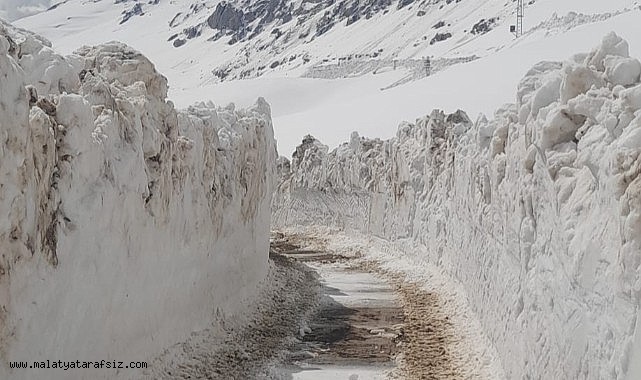 Nemrut'ta kar 5 metreyi buldu