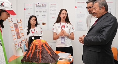 Başkan Bozkurt'tan TÜBİTAK Bilim Fuarı'na ziyaret