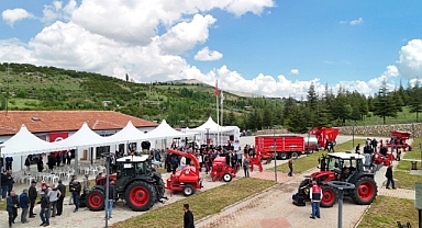 Doğanşehir'de buğday üretimine güç katacak ortak tarım makineleri parkı açıldı