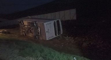 Malatyalı taraftarları taşıyan midibüs devrildi, 27 taraftar yaralandı