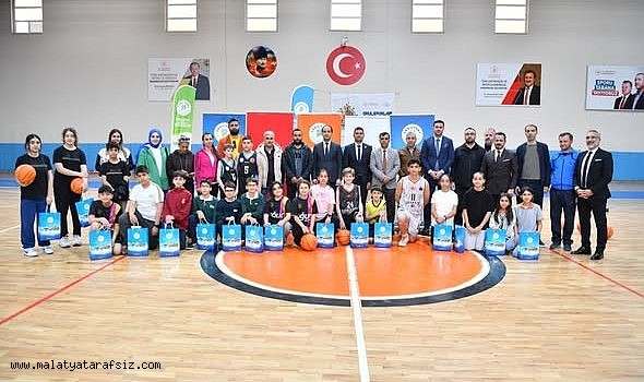 Yeşilyurt Belediyesi'nin Basketbol Turnuvası'nda dostluk ve rekabet bir arada yaşandı
