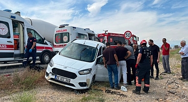 Malatya'da iki hafif ticari araç çarpıştı: 3 yaralı