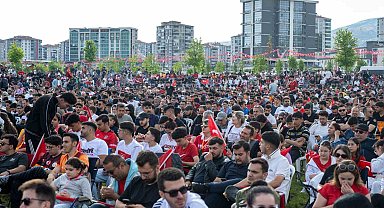 Malatyalılar milli heyecanı Yüzüncü Yıl Kent Parkı'nda yaşadı