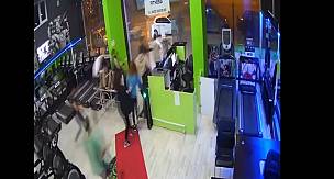 Malatya'da Yaşanan Deprem Paniği Güvenlik Kameralarına Yansıdı