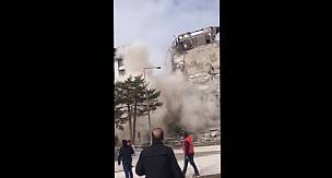 malatya hasarlı bina çöktü