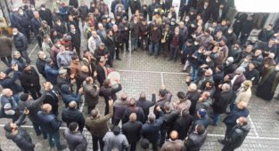 malatya da esnaf doların düşmesini halayla kutladı