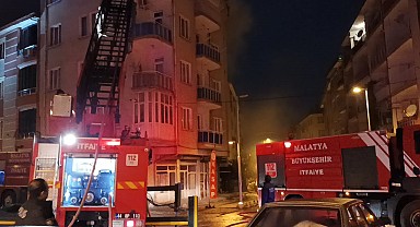 Malatya'da çatı yangını paniğe neden oldu