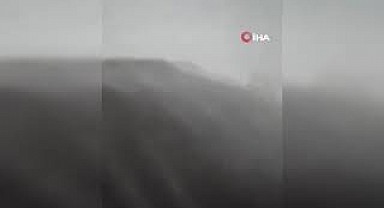 7,6'lık depremde 5 katlı bina yerle bir oldu